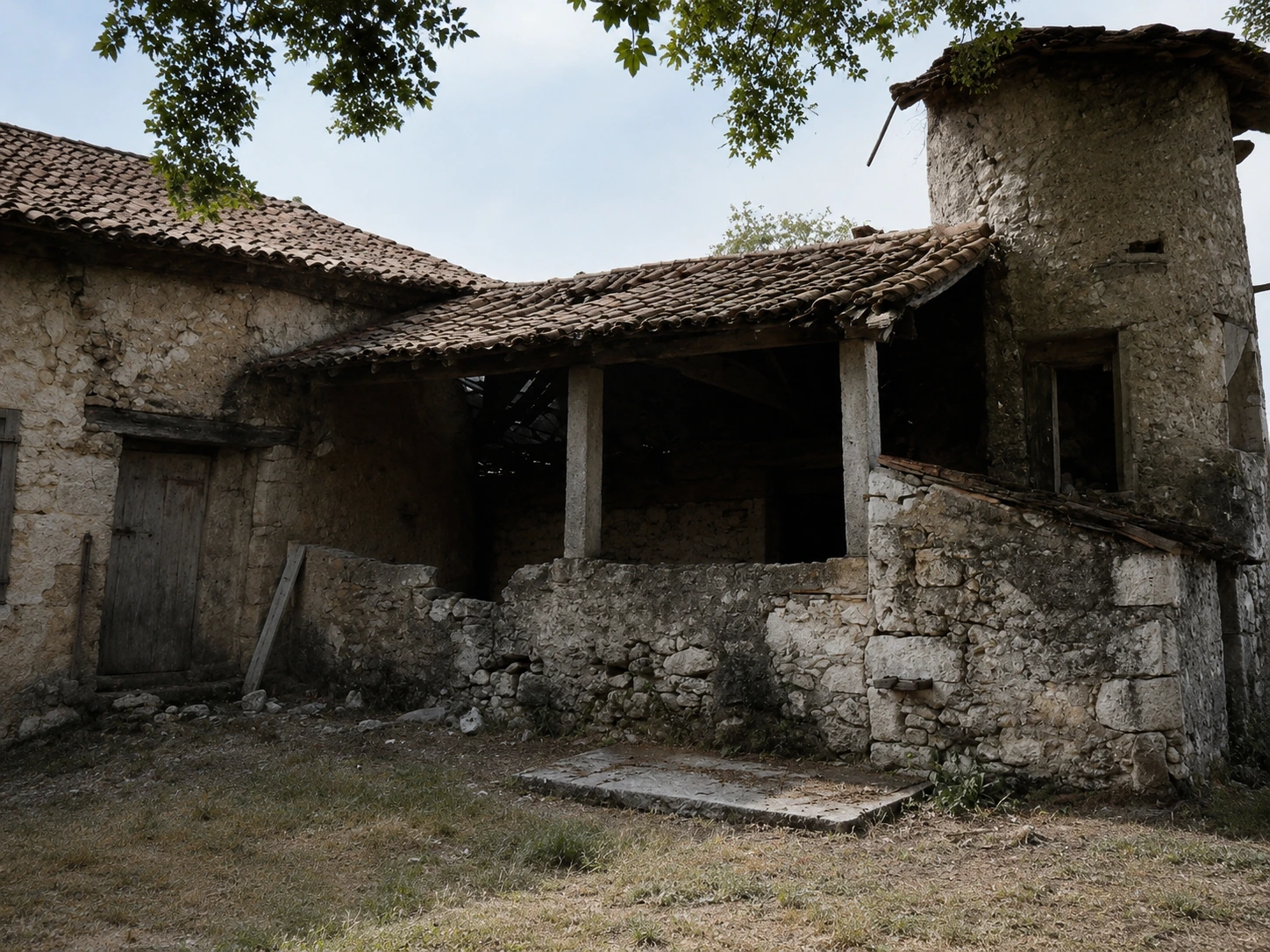 La Grâce pigeonnier frontage before restoration